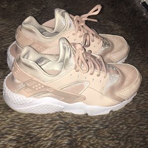 Size 8 Nike huaraches